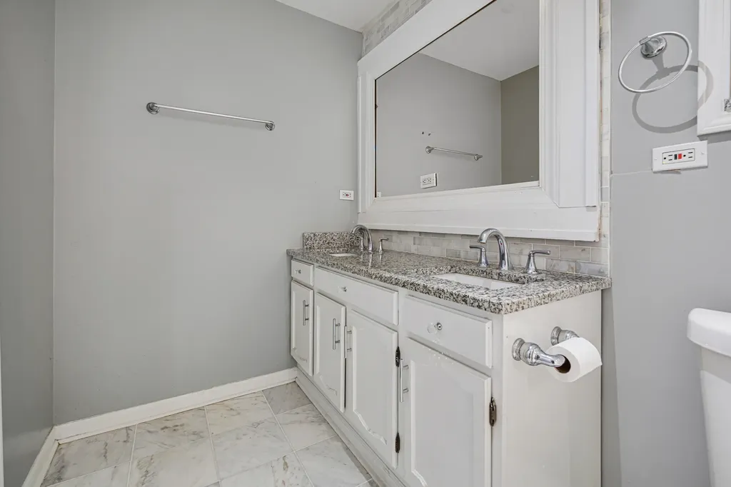 2158 Pleasure View Road Aurora IL 60506