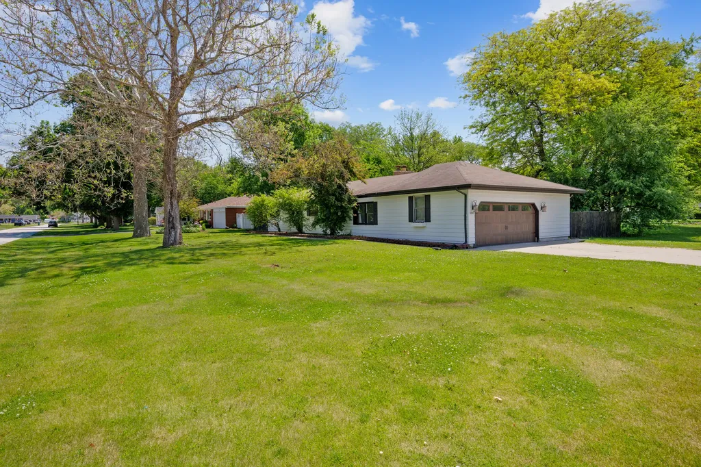 2158 Pleasure View Road Aurora IL 60506