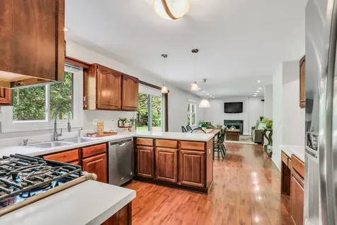 827 Hartford Drive Gurnee IL 60031