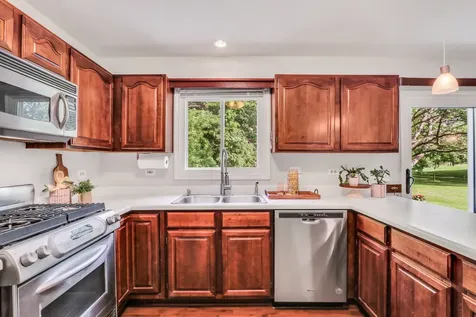 827 Hartford Drive Gurnee IL 60031