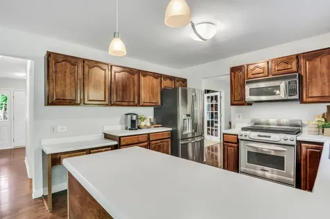 827 Hartford Drive Gurnee IL 60031