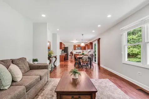 827 Hartford Drive Gurnee IL 60031