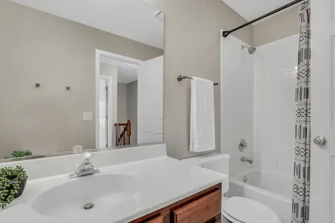 827 Hartford Drive Gurnee IL 60031