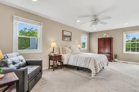 827 Hartford Drive Gurnee IL 60031