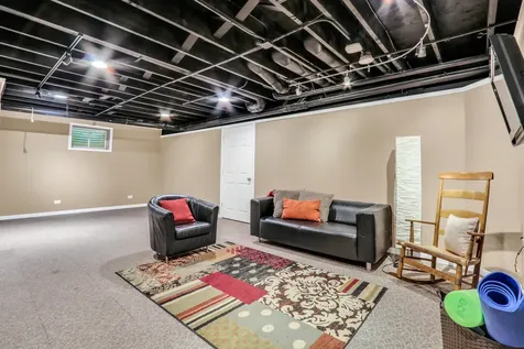 827 Hartford Drive Gurnee IL 60031
