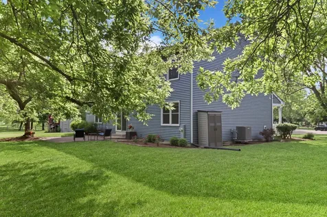 827 Hartford Drive Gurnee IL 60031