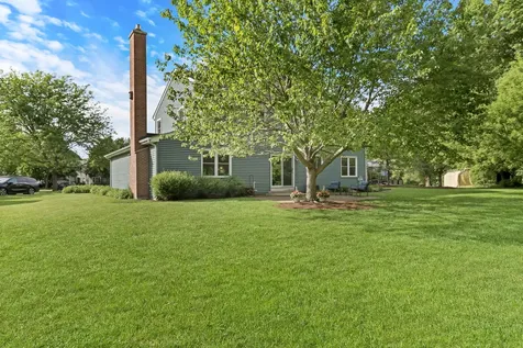 827 Hartford Drive Gurnee IL 60031