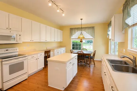 673 Saugatuk Circle Romeoville IL 60446