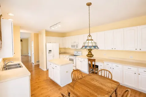 673 Saugatuk Circle Romeoville IL 60446