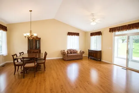 673 Saugatuk Circle Romeoville IL 60446