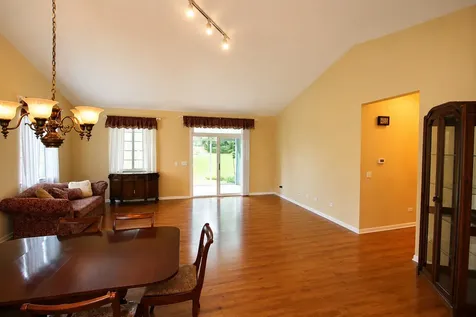 673 Saugatuk Circle Romeoville IL 60446
