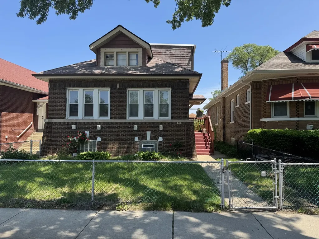 8431 South Dante Avenue Chicago IL 60619