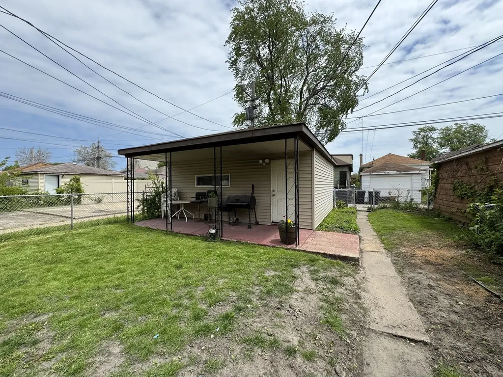 8431 South Dante Avenue Chicago IL 60619
