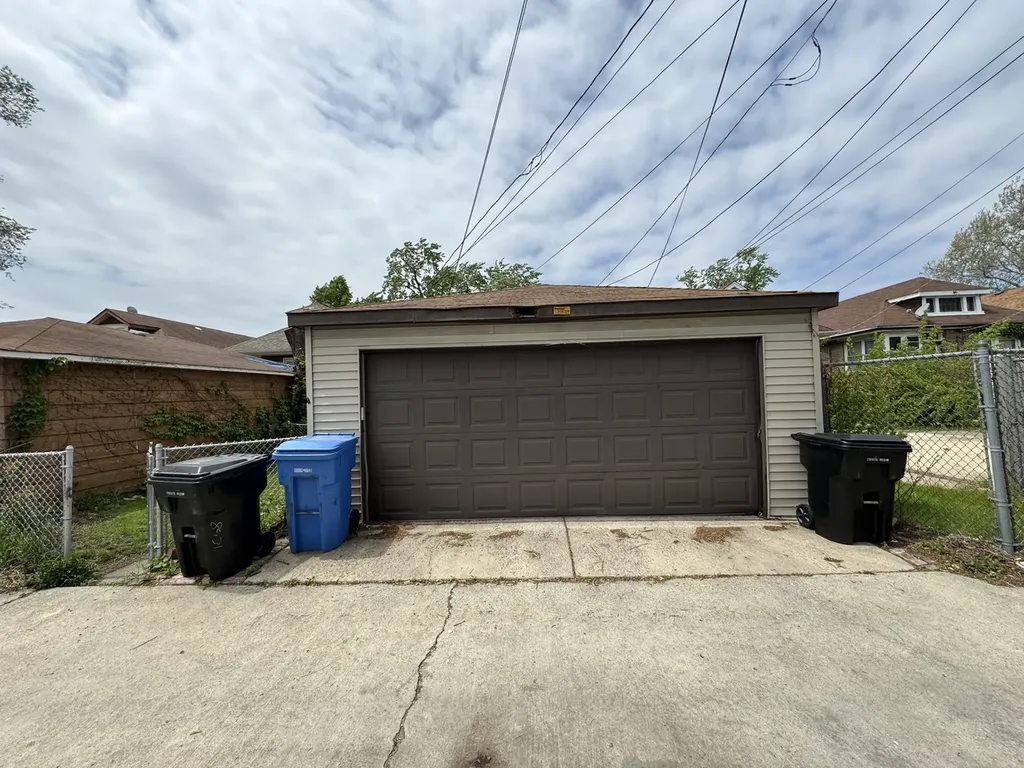 8431 South Dante Avenue Chicago IL 60619