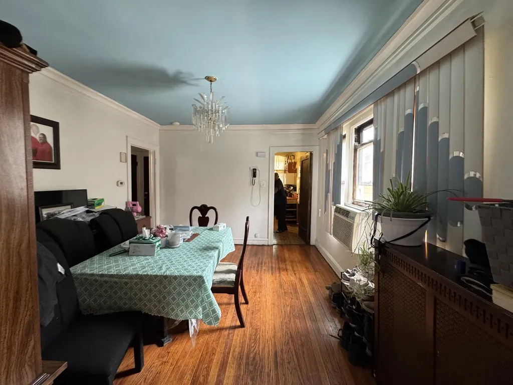8431 South Dante Avenue Chicago IL 60619