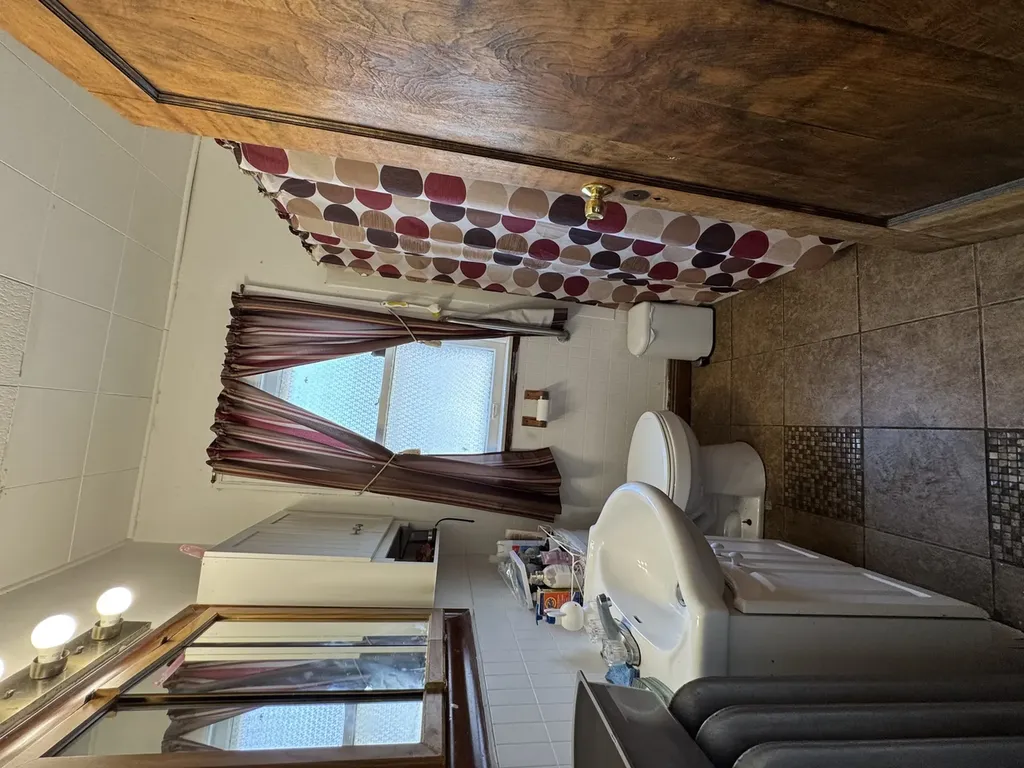 8431 South Dante Avenue Chicago IL 60619