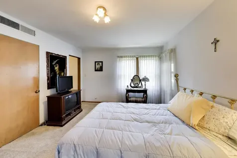 3360 West Arthur Avenue Lincolnwood IL 60712