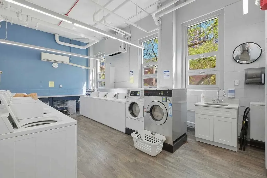 1255 North Sandburg Terrace Chicago IL 60610