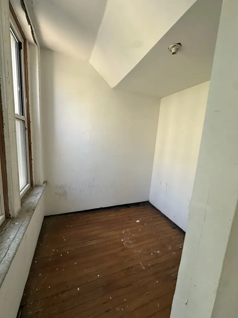 927 West Cullerton Street Chicago IL 60608