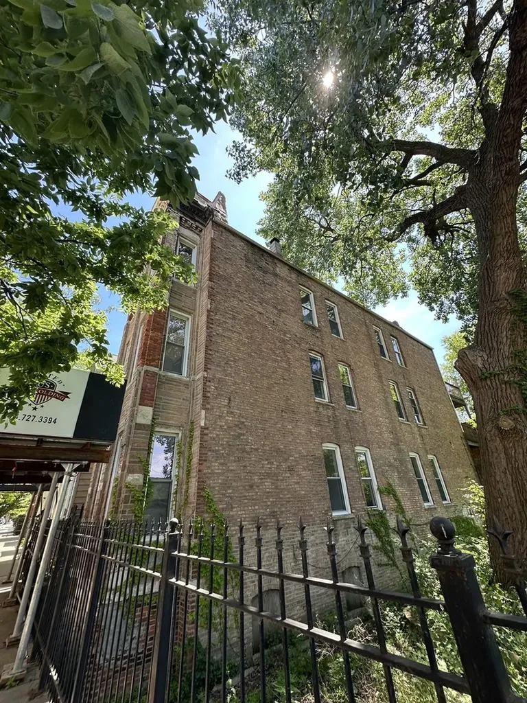 927 West Cullerton Street Chicago IL 60608