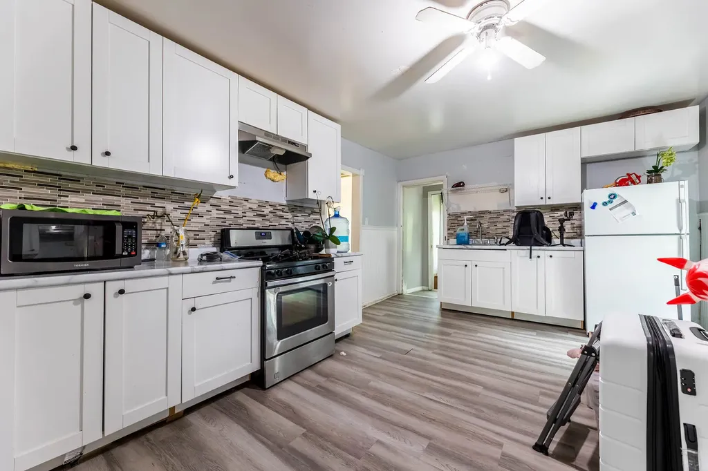 3233 Madison Avenue Brookfield IL 60513