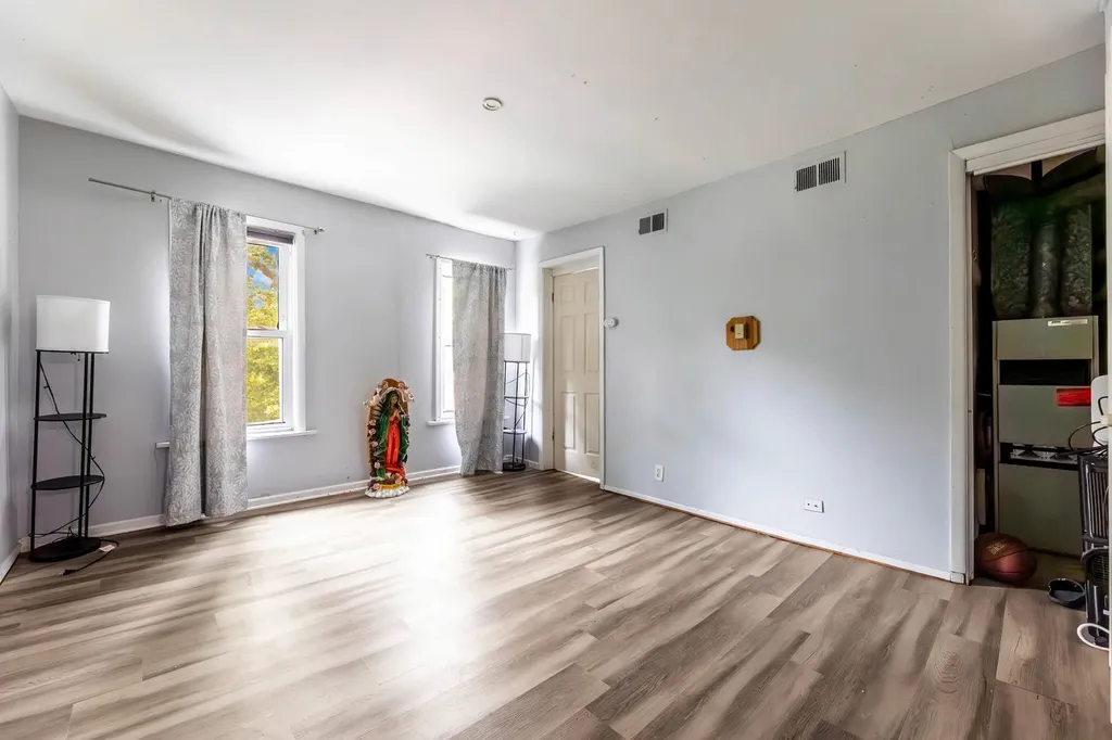 3233 Madison Avenue Brookfield IL 60513