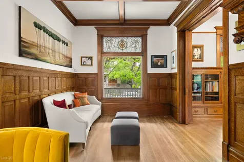 819 West Junior Terrace Chicago IL 60613