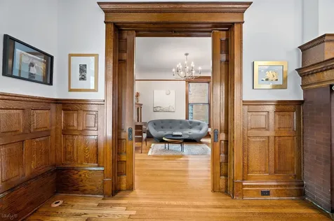 819 West Junior Terrace Chicago IL 60613