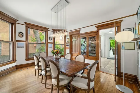 819 West Junior Terrace Chicago IL 60613