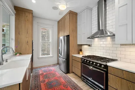 819 West Junior Terrace Chicago IL 60613