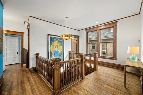 819 West Junior Terrace Chicago IL 60613