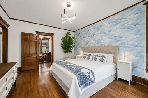 819 West Junior Terrace Chicago IL 60613