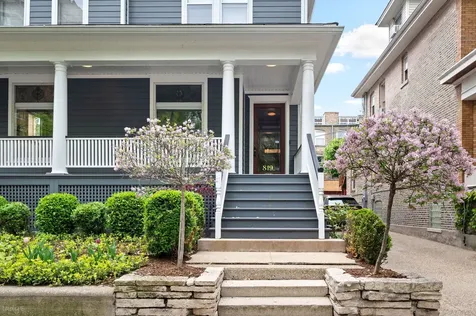 819 West Junior Terrace Chicago IL 60613