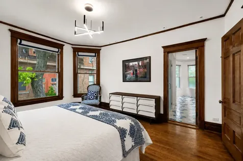 819 West Junior Terrace Chicago IL 60613