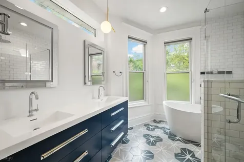 819 West Junior Terrace Chicago IL 60613
