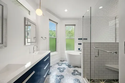 819 West Junior Terrace Chicago IL 60613