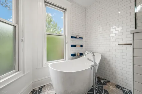 819 West Junior Terrace Chicago IL 60613