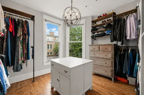 819 West Junior Terrace Chicago IL 60613