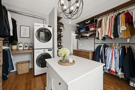 819 West Junior Terrace Chicago IL 60613