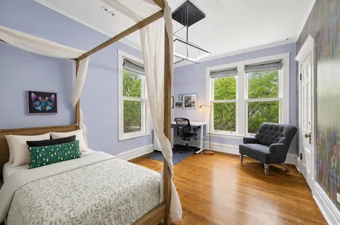 819 West Junior Terrace Chicago IL 60613