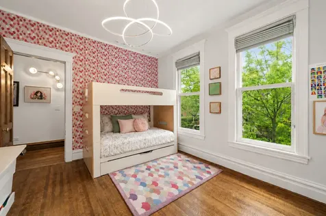 819 West Junior Terrace Chicago IL 60613