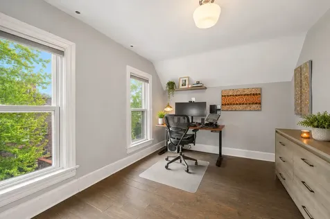 819 West Junior Terrace Chicago IL 60613