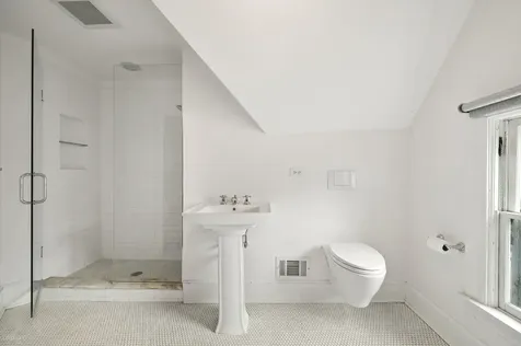 819 West Junior Terrace Chicago IL 60613