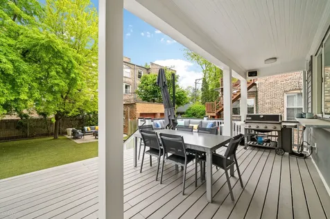 819 West Junior Terrace Chicago IL 60613