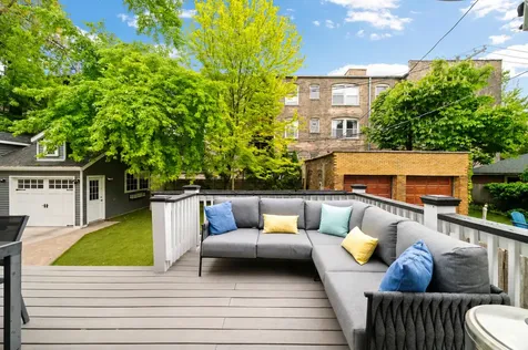 819 West Junior Terrace Chicago IL 60613