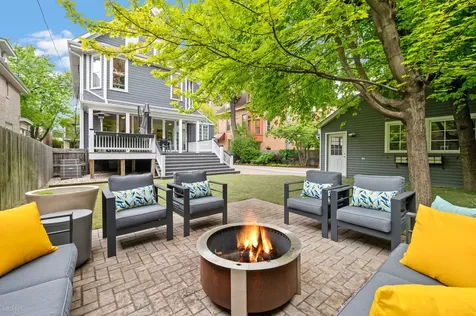 819 West Junior Terrace Chicago IL 60613