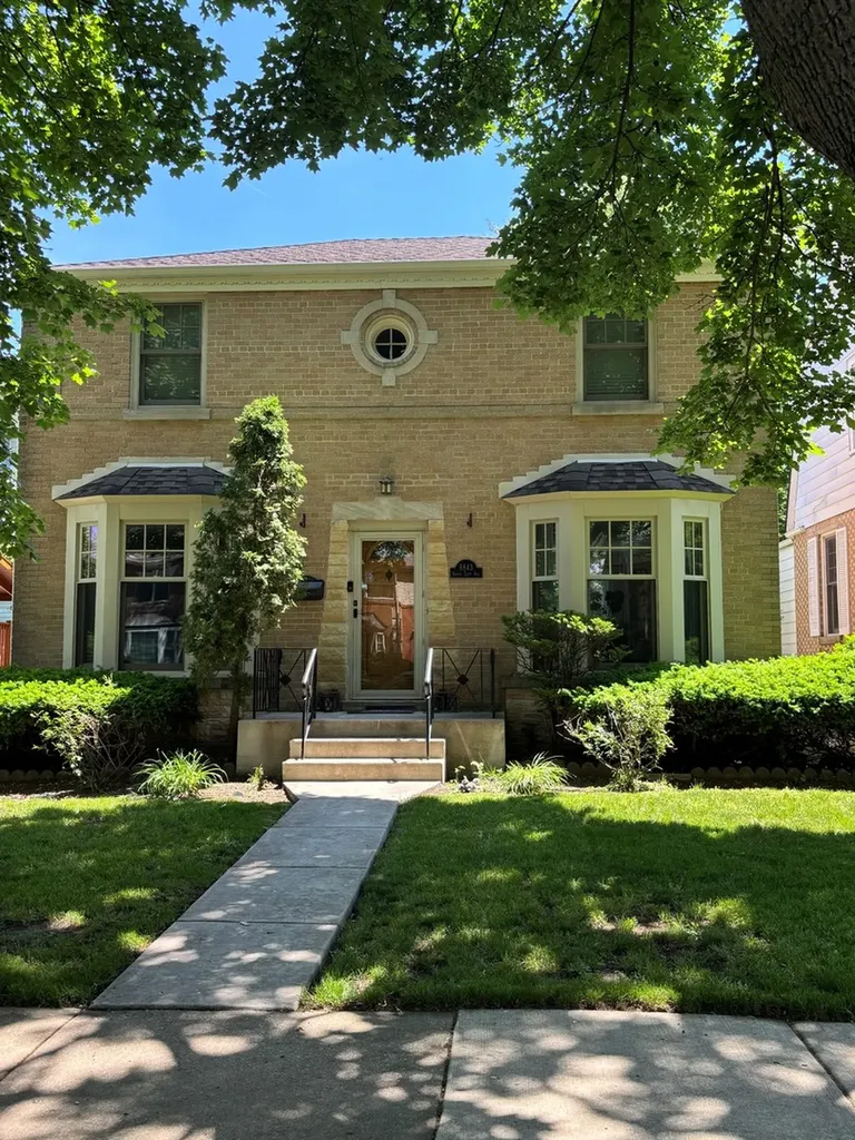 6843 Tripp Avenue Lincolnwood IL 60712