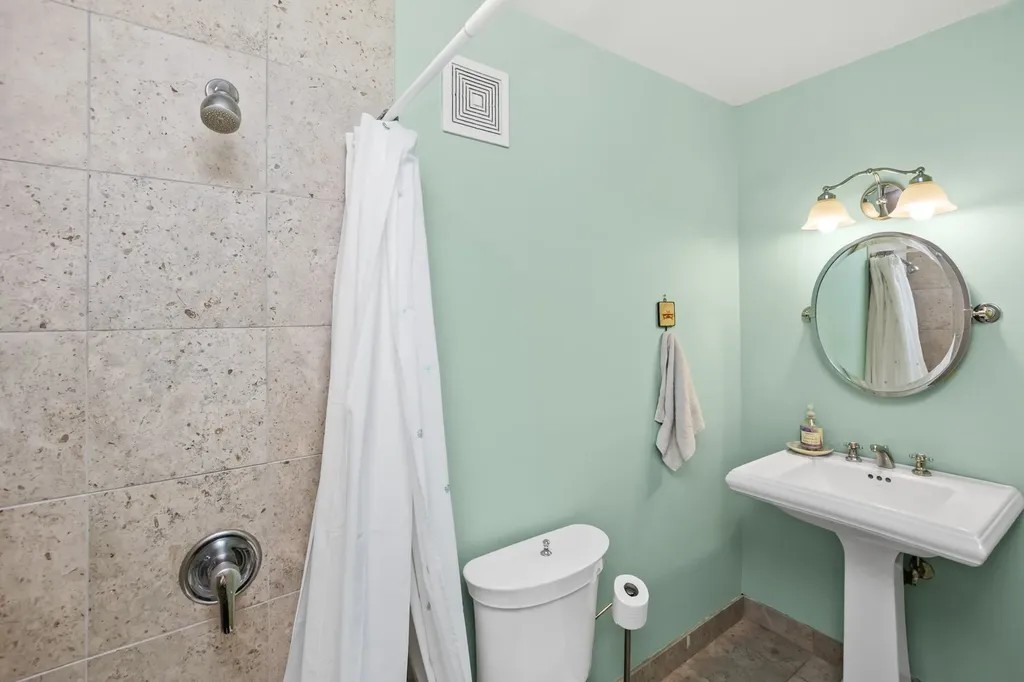 2800 North Orchard Street Chicago IL 60657