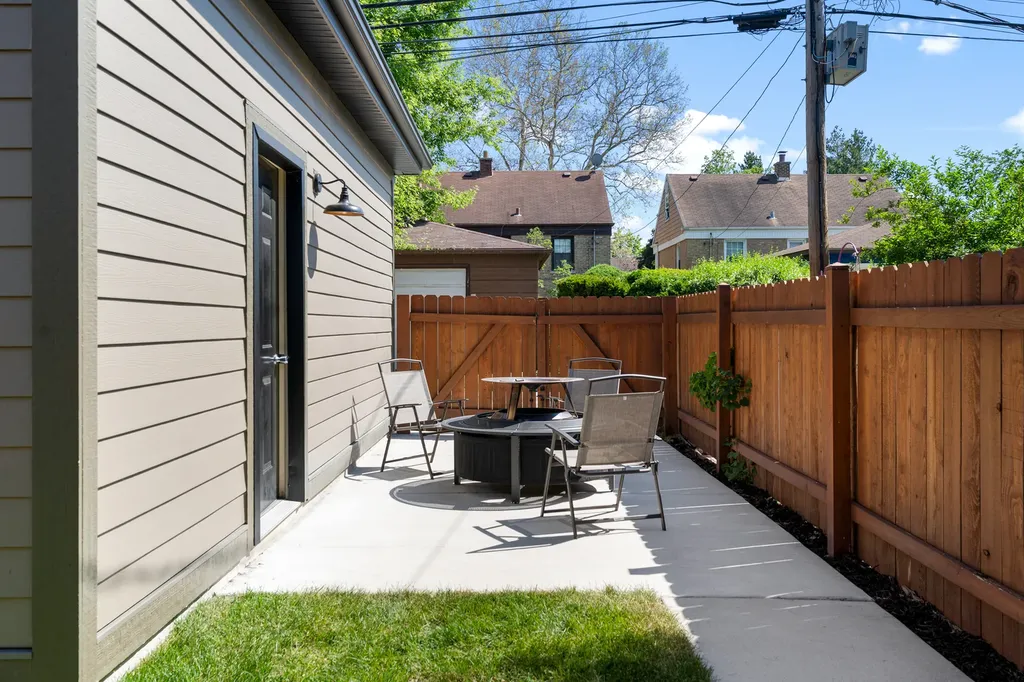 5313 Crain Street Skokie IL 60077