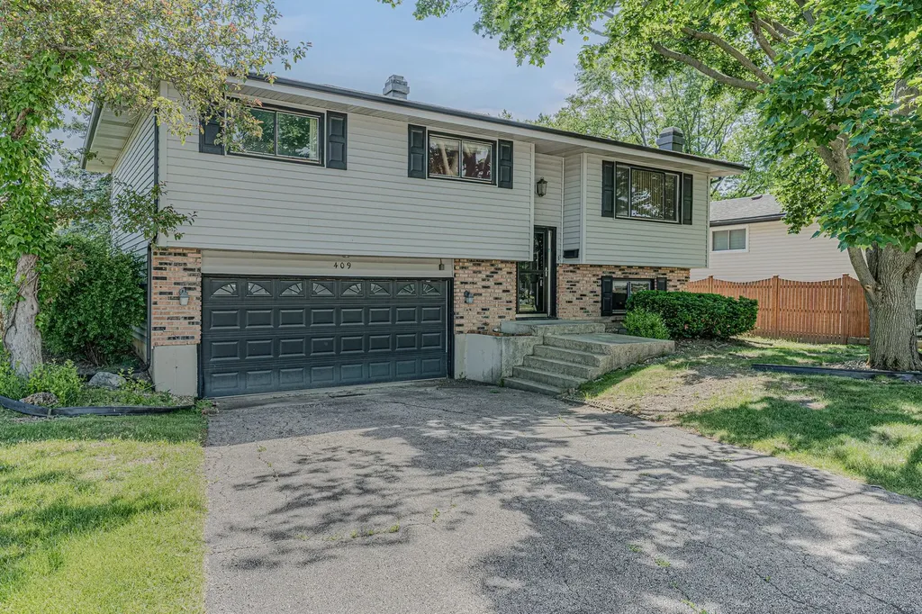 409 Marion Street Roselle IL 60172